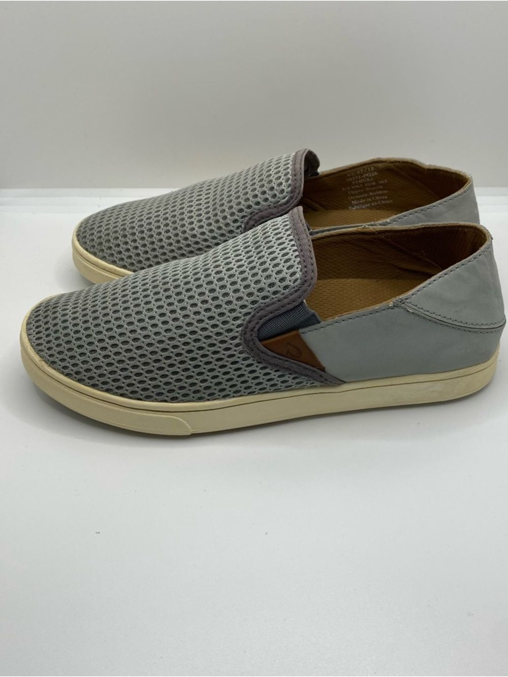 OluKai Pehuea Gray Slip-On Women's Sneakers 6.5 Mesh Coastal Beach Island Minima